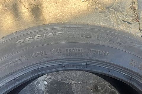 Nitto - 255/45/R18