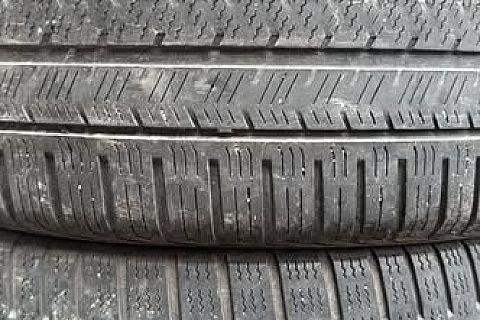 Nokian - 215/45/R17